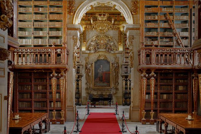 Biblioteca Joanina, Universidade de Coimbra. Photo by <a href='https://commons.wikimedia.org/wiki/User:Wirdung'>Wirdung</a> on <a href='https://commons.wikimedia.org/wiki/File:Library_of_the_Universtity_of_Coimbra.jpg'>Wikimedia Commons</a>, (CC BY-SA 3.0)