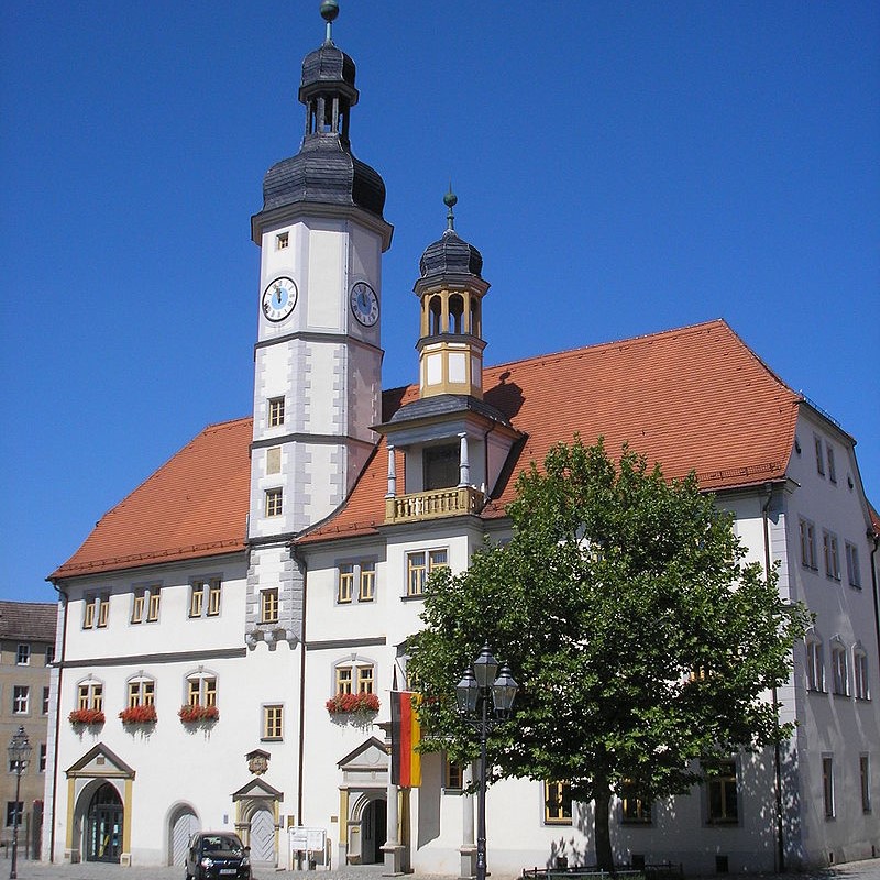 Eisenberger Rathaus, where the archive was stored in the 19th century (Photograph by Michael Sander, July 31, 2010, CC BY-SA 3.0, https://de.wikipedia.org/wiki/Eisenberg_(Th%C3%BCringen)#/media/Datei:Rathaus_Eisenberg.JPG)